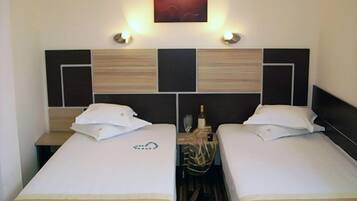 Pillowtop beds, minibar, desk, iron/ironing board