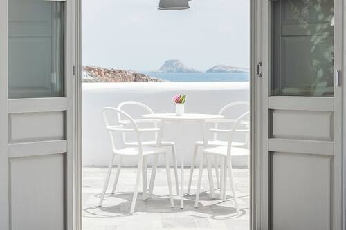 Suite, vistas al mar (Prestige) | Caja fuerte, decoración individual, mobiliario individual y escritorio