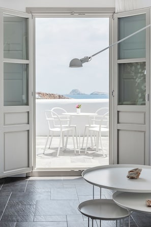 Suite, Sea View (Prestige) | In-room safe, individually decorated, individually furnished, desk