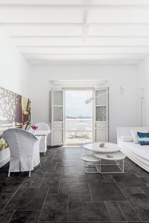 In-room safe, individually decorated, individually furnished, desk - ANEMI Folegandros (Folegandros)