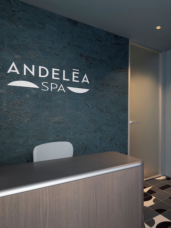 Couples treatment rooms, body treatments, aromatherapy