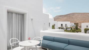 Suite, Sea View (Prestige) | In-room safe, individually decorated, individually furnished, desk