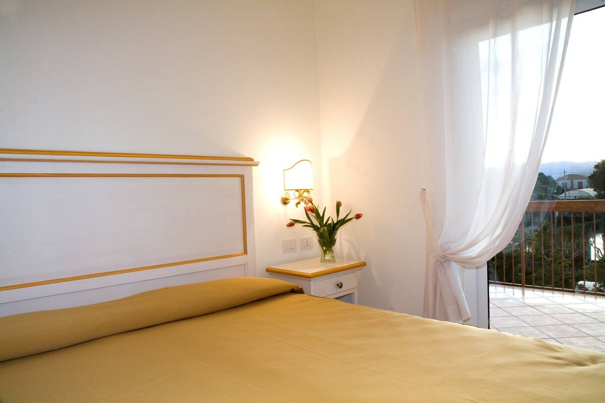 Apartment, 1 Bedroom | Egyptian cotton sheets, premium bedding, minibar, in-room safe