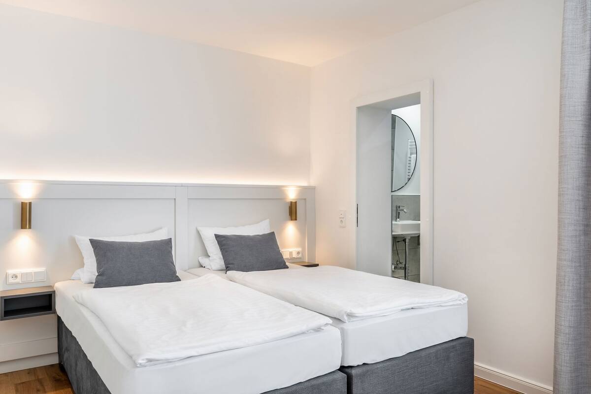 Hypo-allergenic bedding, in-room safe, desk, laptop workspace