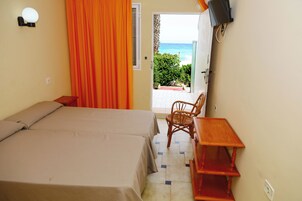 标准双床房, 海景 | 迷你吧、遮光窗帘、免费 WiFi、床单