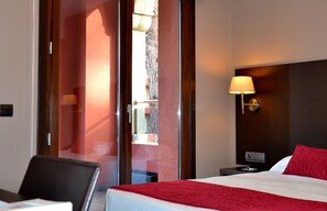 Double Room, Terrace | In-room safe, desk, soundproofing, free WiFi - Hotel Vilassar (Vilassar de Mar)