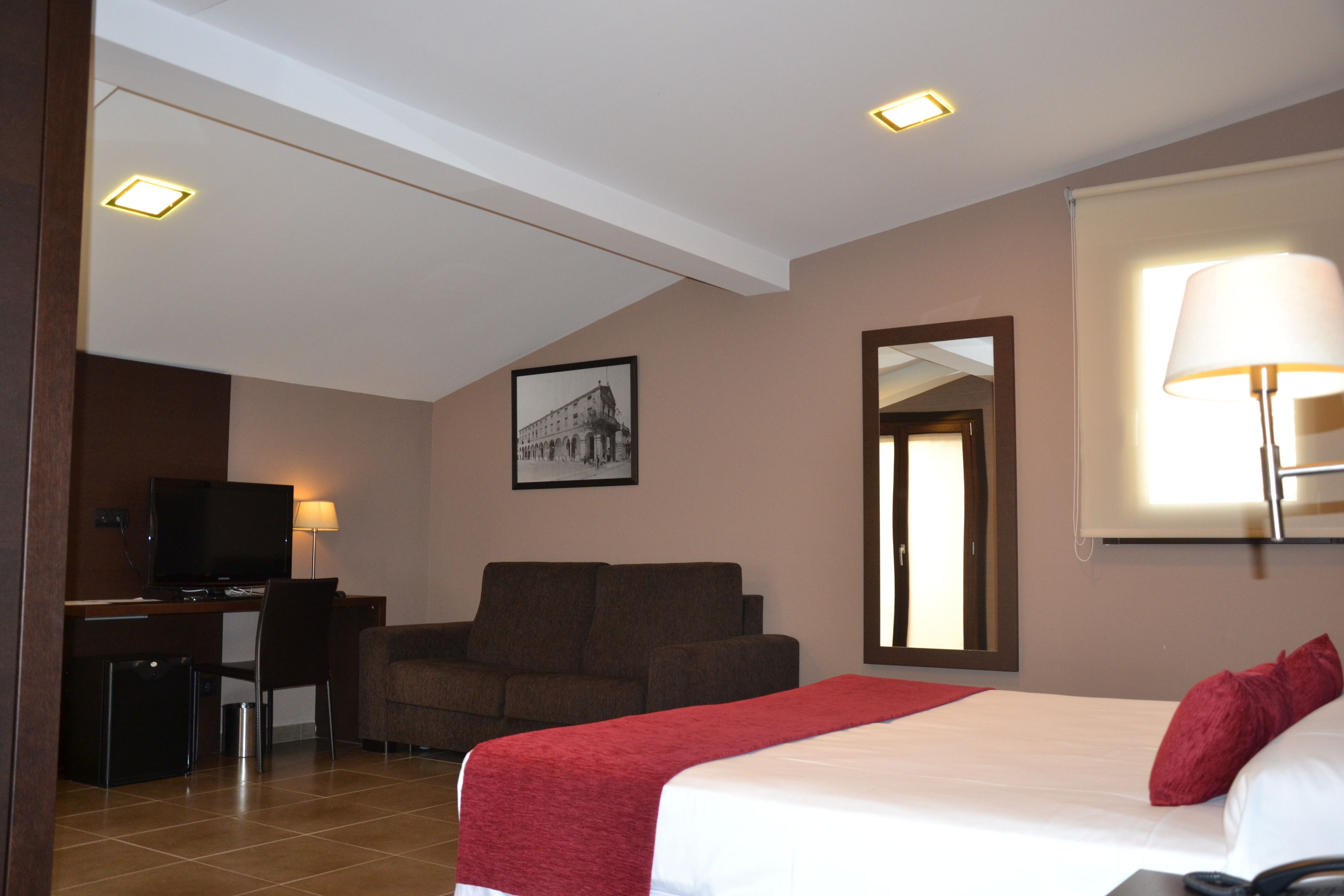 in-room safe, desk, soundproofing, free wifi