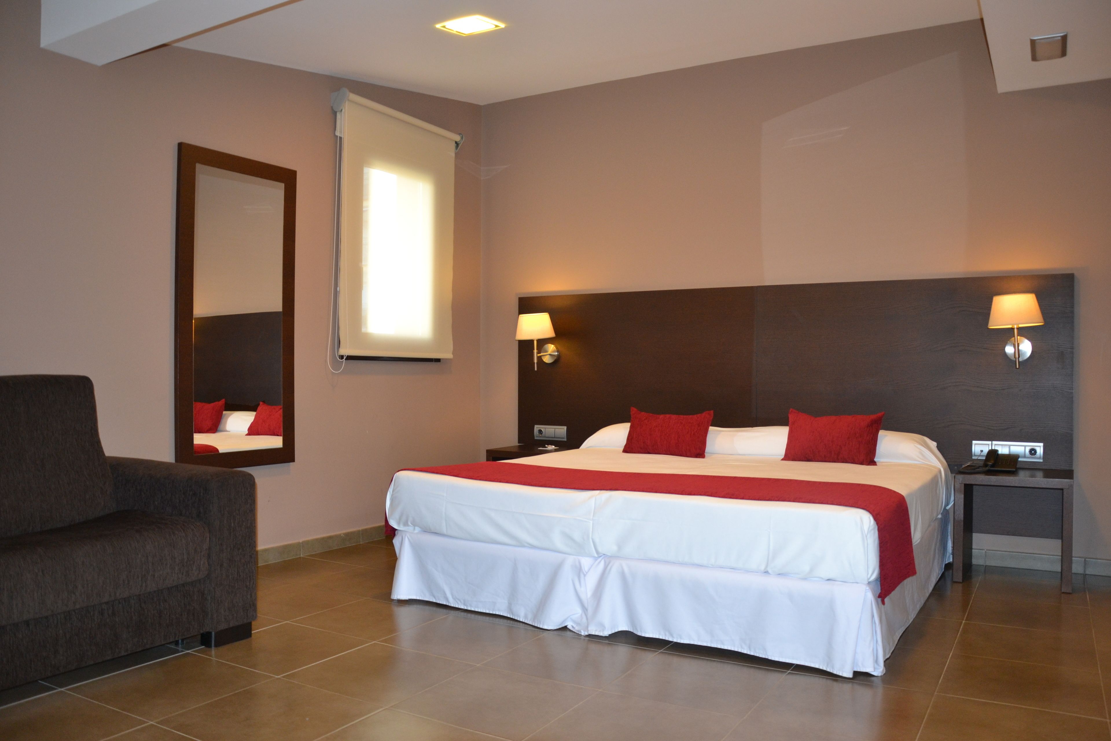 in-room safe, desk, soundproofing, free wifi