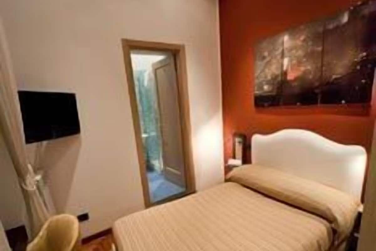 Minibar, una cassaforte in camera, una scrivania, tende oscuranti