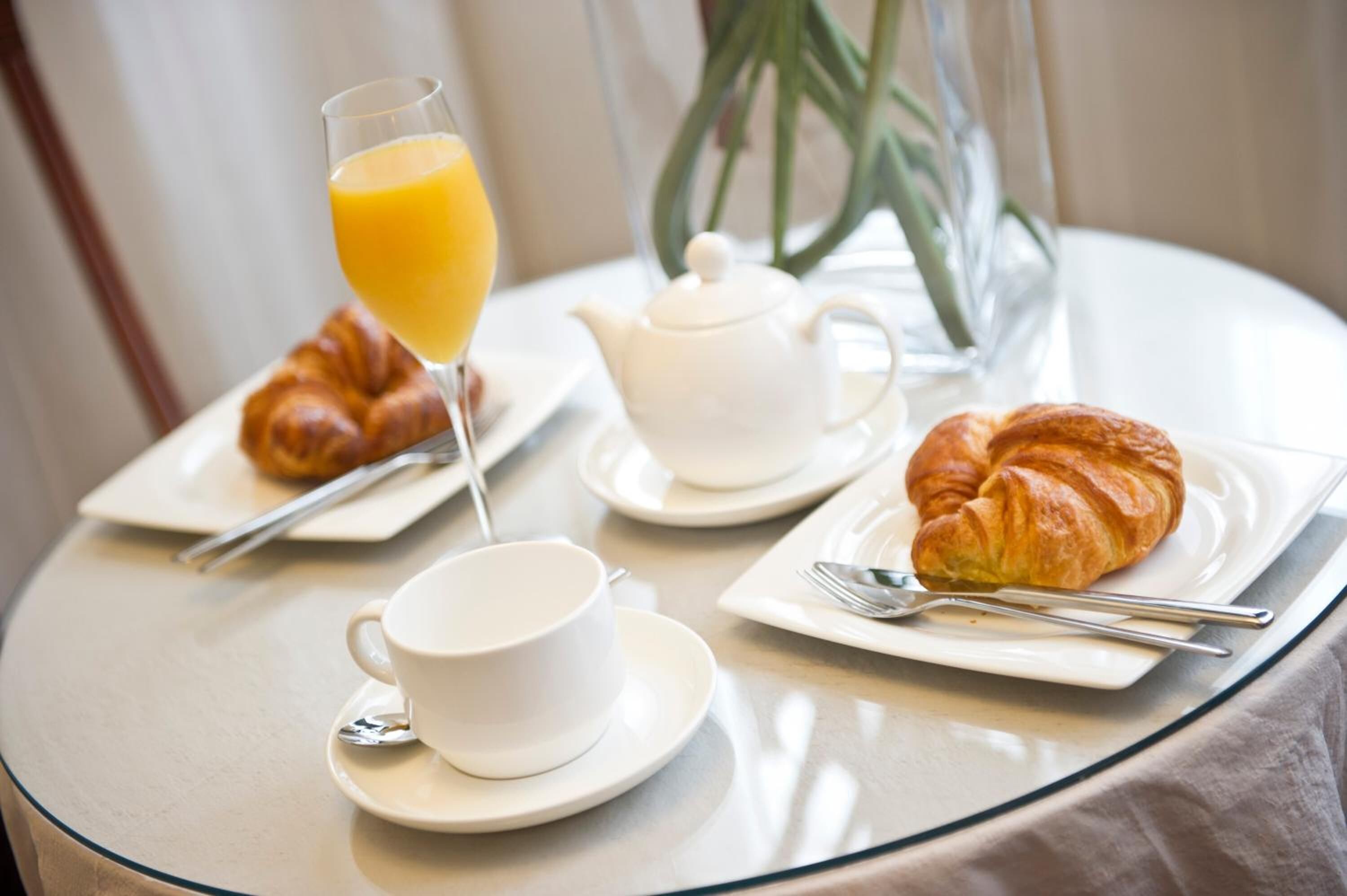 daily continental breakfast (eur 4 per person)