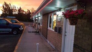 Front of property - evening/night - Westway Inn Motel (Neepawa)