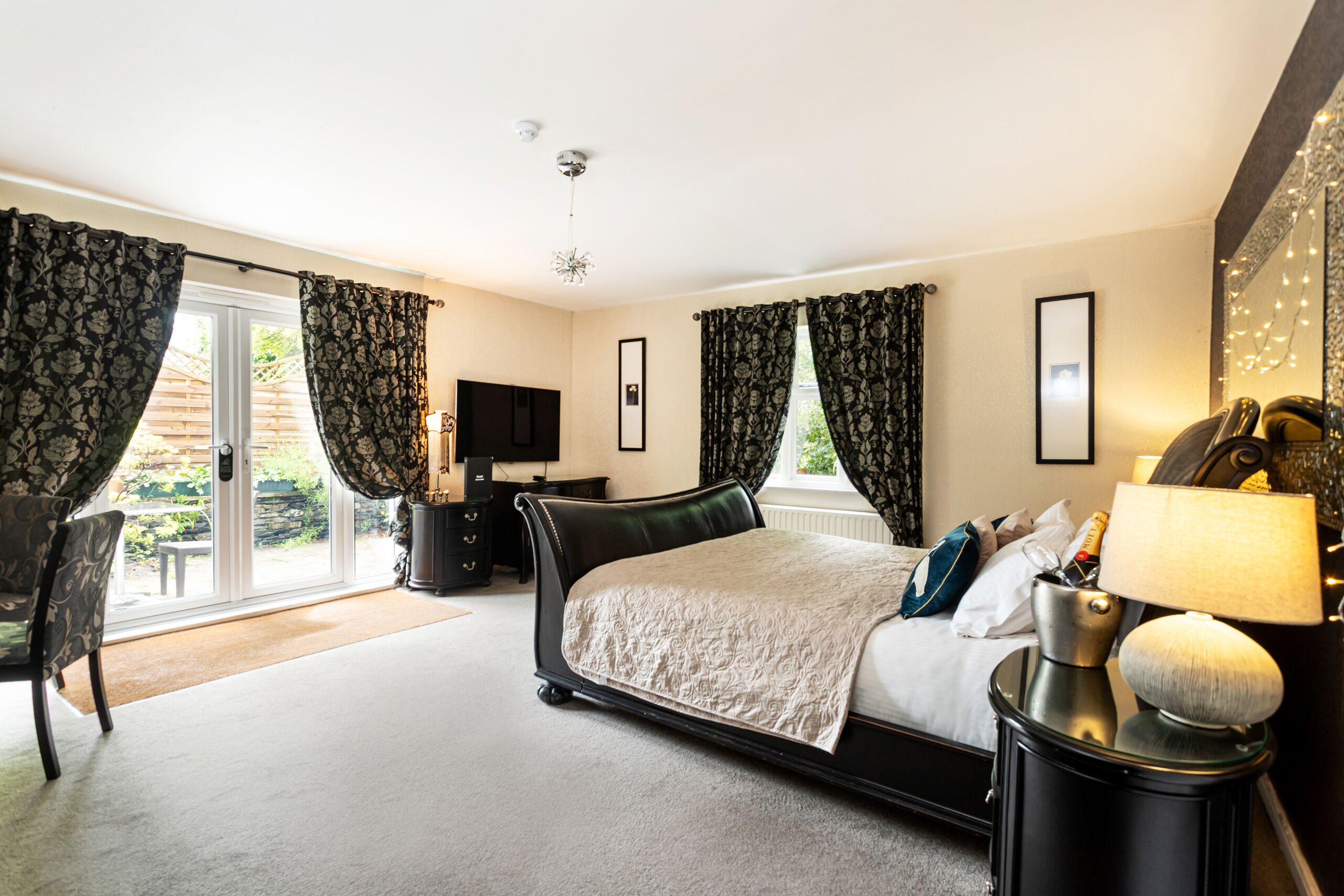 Desk, iron/ironing board, free WiFi, bed sheets