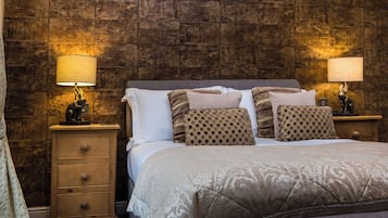 Luxury Double Room | Desk, iron/ironing board, free WiFi, bed sheets