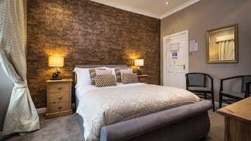 Luxury Double Room | 1 bedroom, desk, iron/ironing board, free WiFi