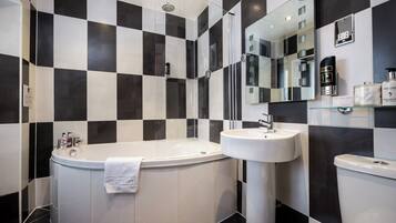 Kamar Deluks | Kamar mandi | Perlengkapan mandi gratis, pengering rambut, handuk, dan sabun