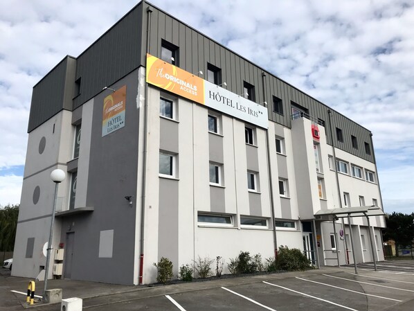 Front of property - The Originals Access, Hôtel les Iris (Berck-sur-Mer)