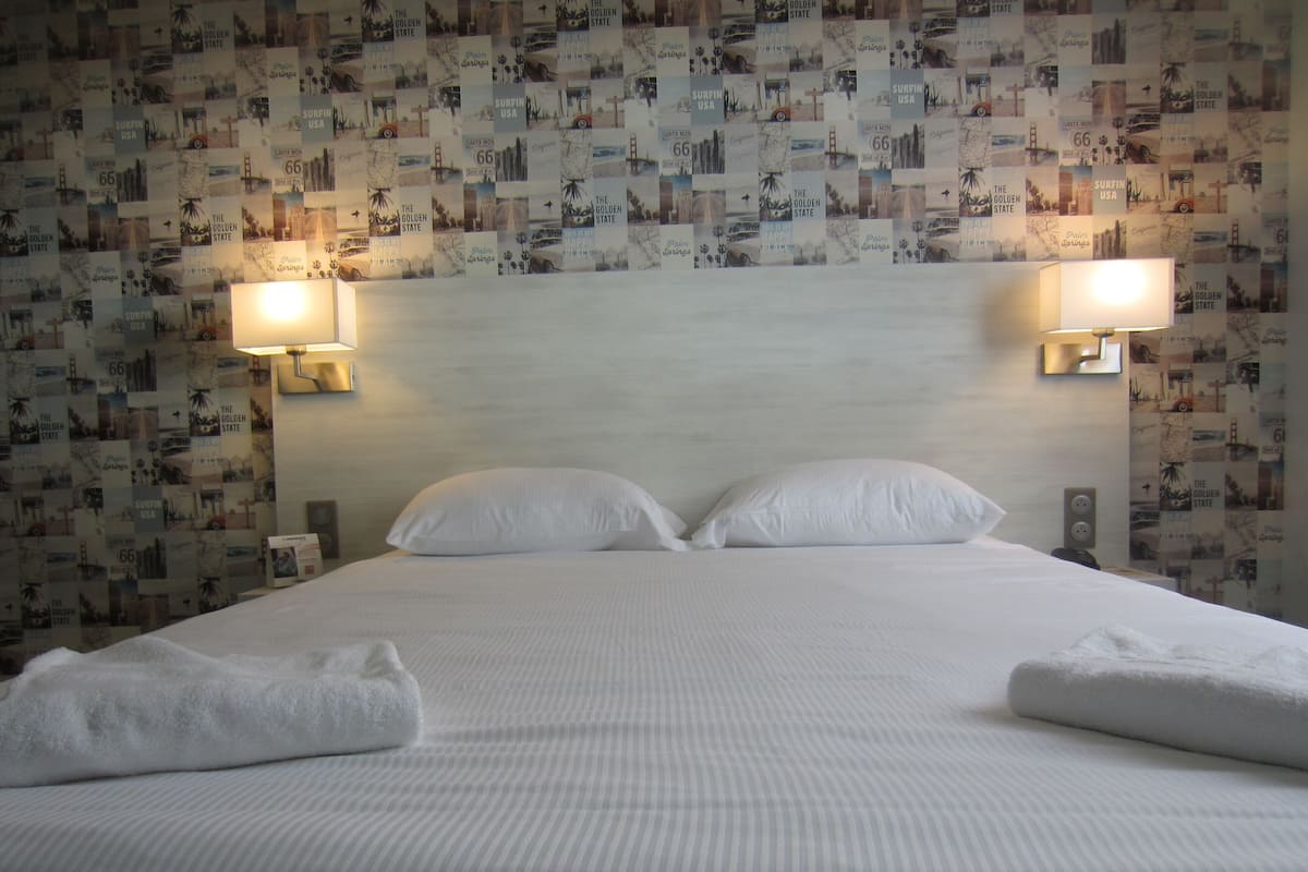 Habitación doble superior | Colchones con acolchado adicional y escritorio