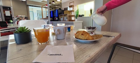 Daily buffet breakfast (EUR 9.2 per person)