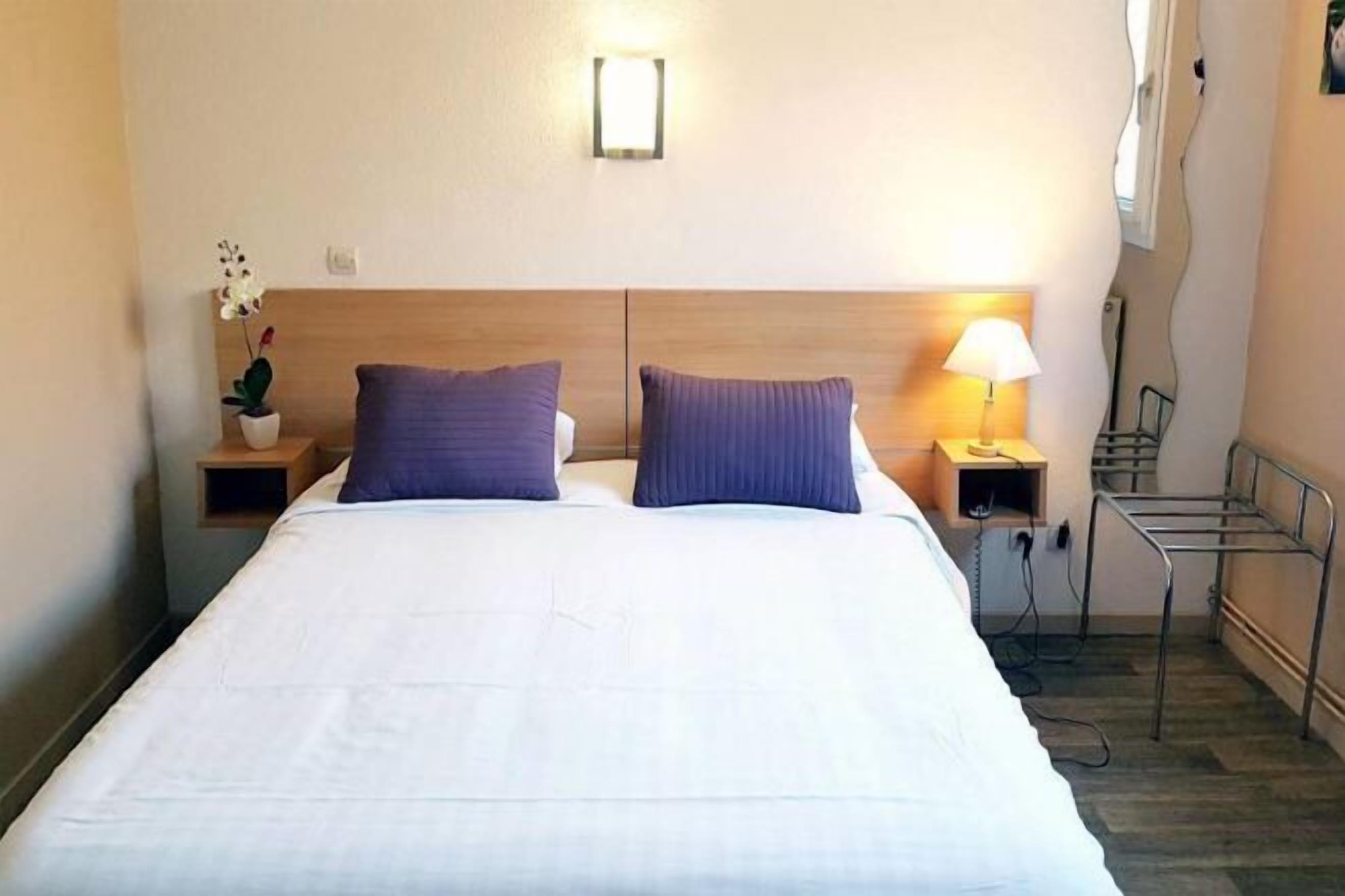 Pillowtop beds, desk, iron/ironing board, free WiFi