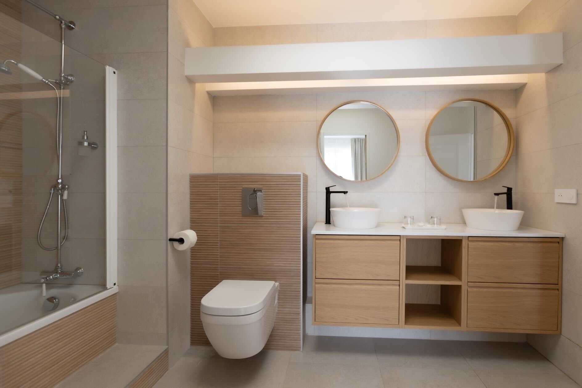 Articles de toilette gratuits, sèche-cheveux, serviettes fournies, savon