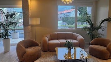 Check-in/check-out kiosk