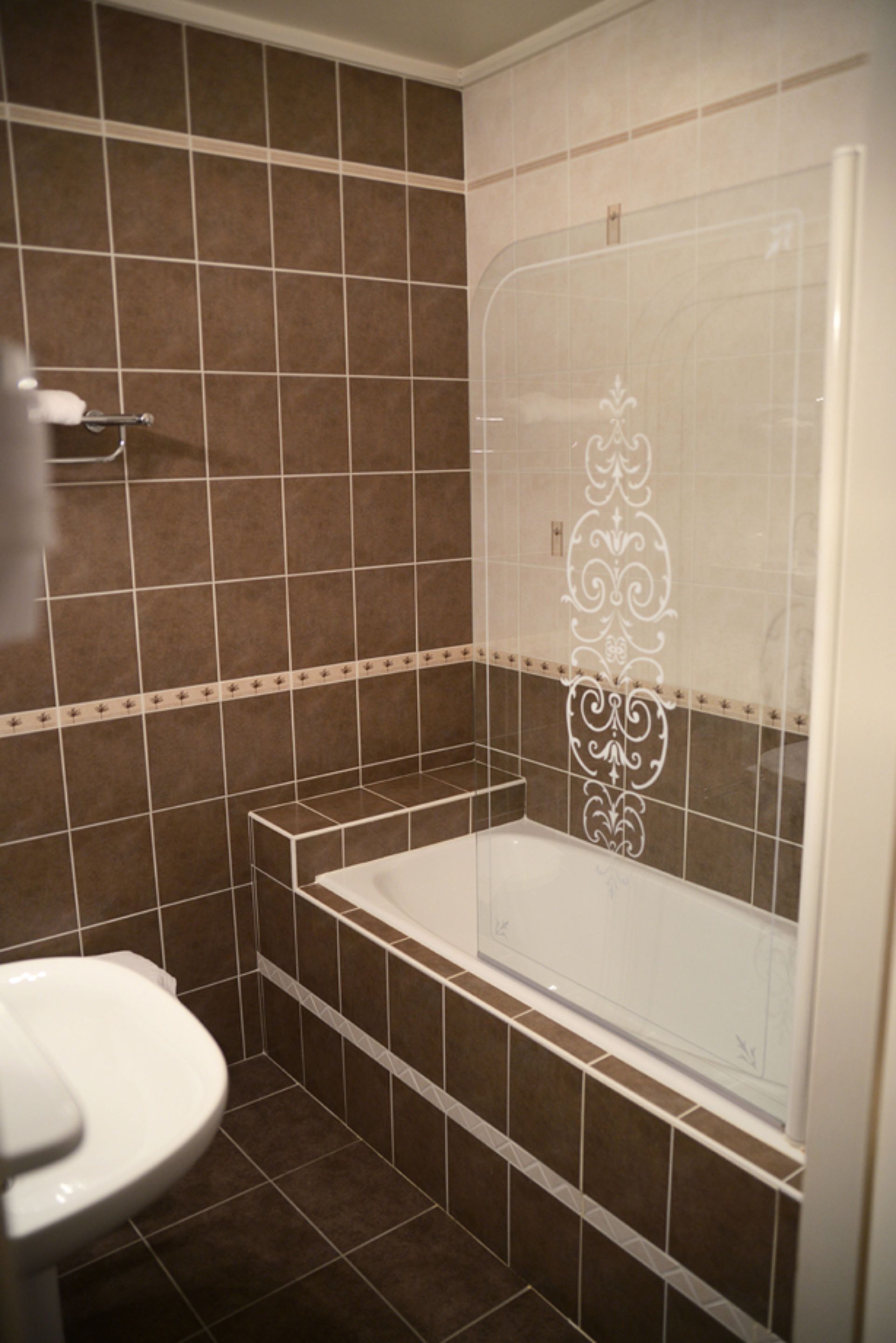 comfort double room | bathroom | free toiletries, hair dryer, towels, soap