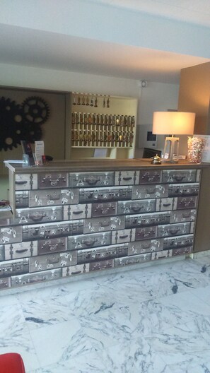 Check-in/check-out kiosk