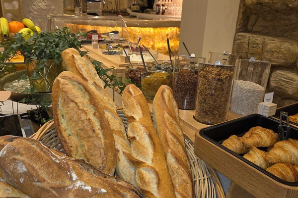 Daily buffet breakfast for a fee