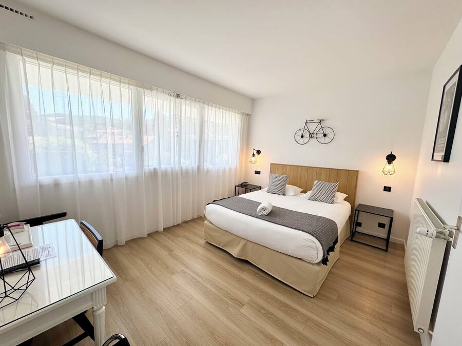 Superior tweepersoonskamer | Luxe beddengoed, individueel gedecoreerd, individueel gemeubileerd