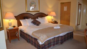 Egyptian cotton sheets, desk, soundproofing, iron/ironing board