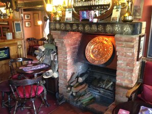 3 bars/lounges - The Olde Windmill Inn (Thetford)