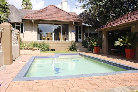 Outdoor pool, open 10:00 AM to 10:00 PM, sun loungers