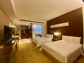 Habitación Deluxe, 2 camas individuales, vista a la ciudad | Ropa de cama de alta calidad y caja de seguridad en la habitación 