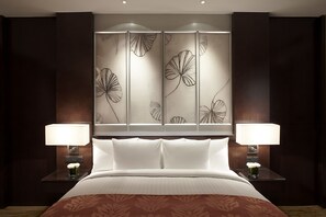 고급 침구, 객실 내 금고, 책상, 암막 커튼