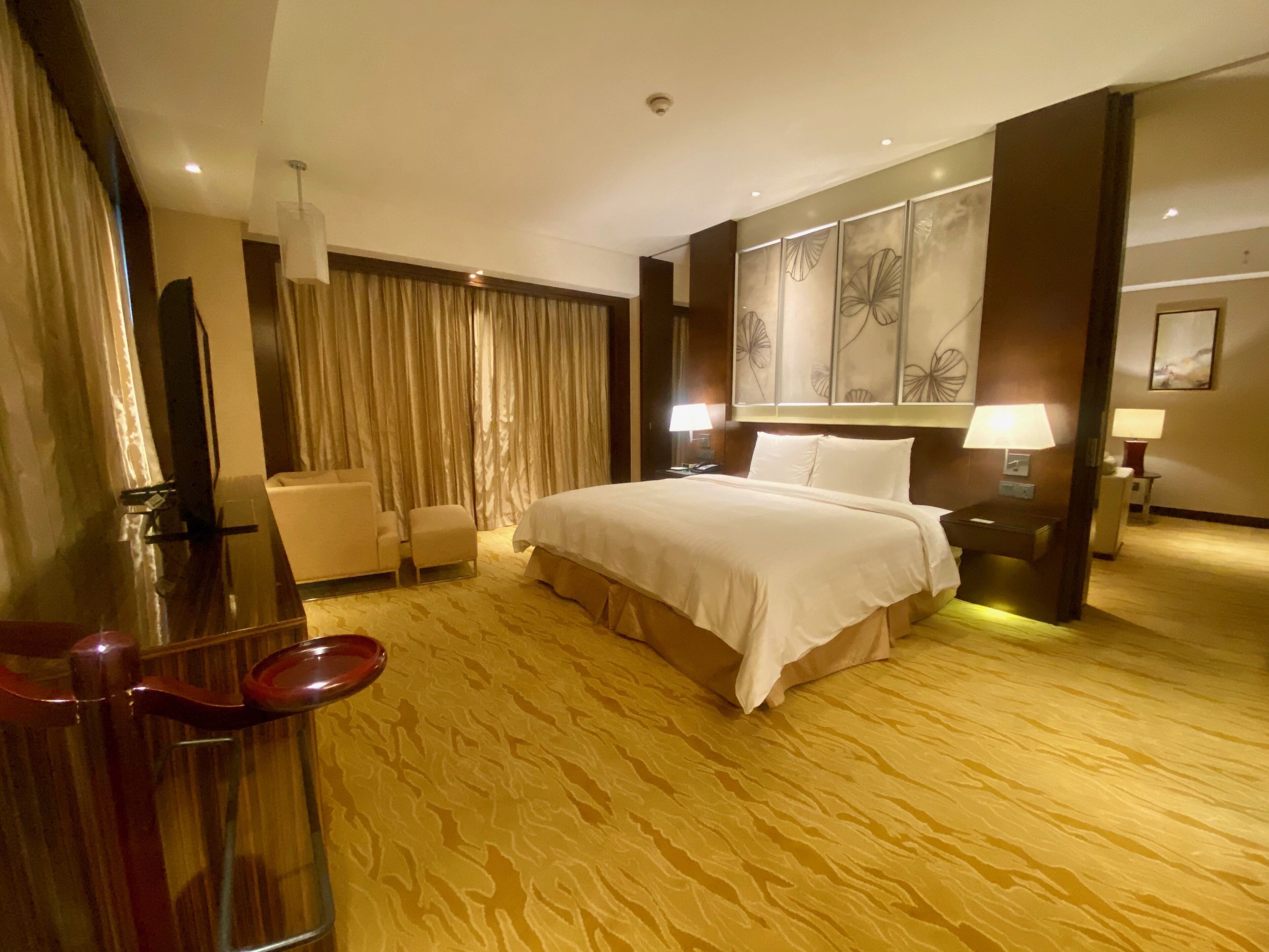 premier suite, 1 king bed, city view | 1 bedroom, premium bedding, in-room safe, desk