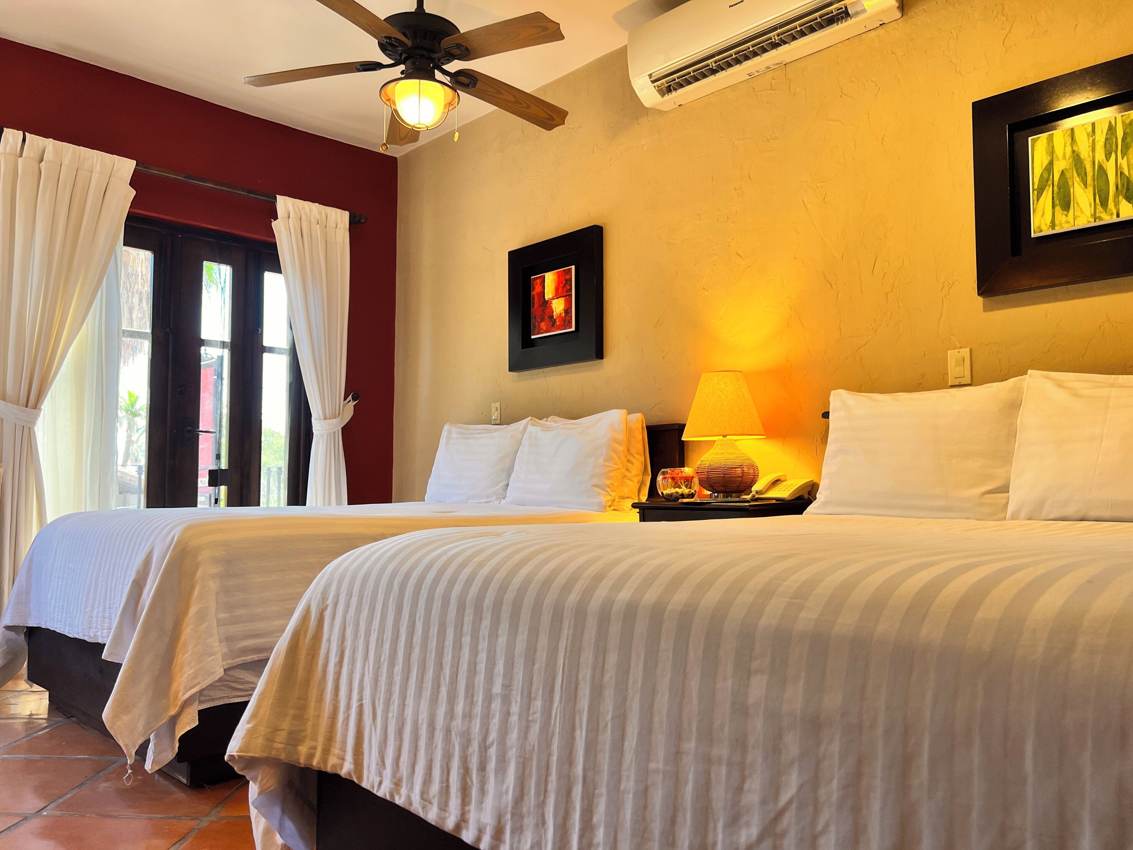 Suite 2 Queen Beds, Terrace y/o Balcony, Kitchenette, Upperfloor. | Premium bedding, down duvets, Select Comfort beds, minibar