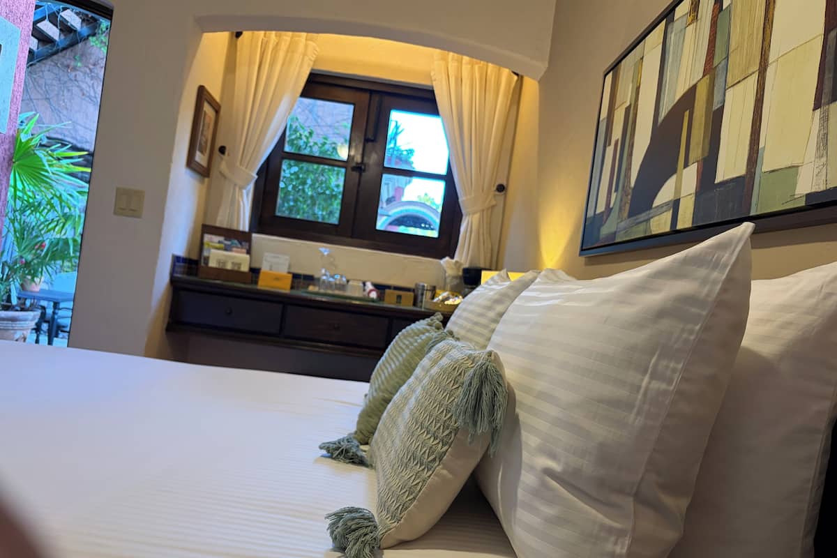 Habitación, 1 Queen Bed, Groundfloor | Premium bedding, down duvets, Select Comfort beds, minibar