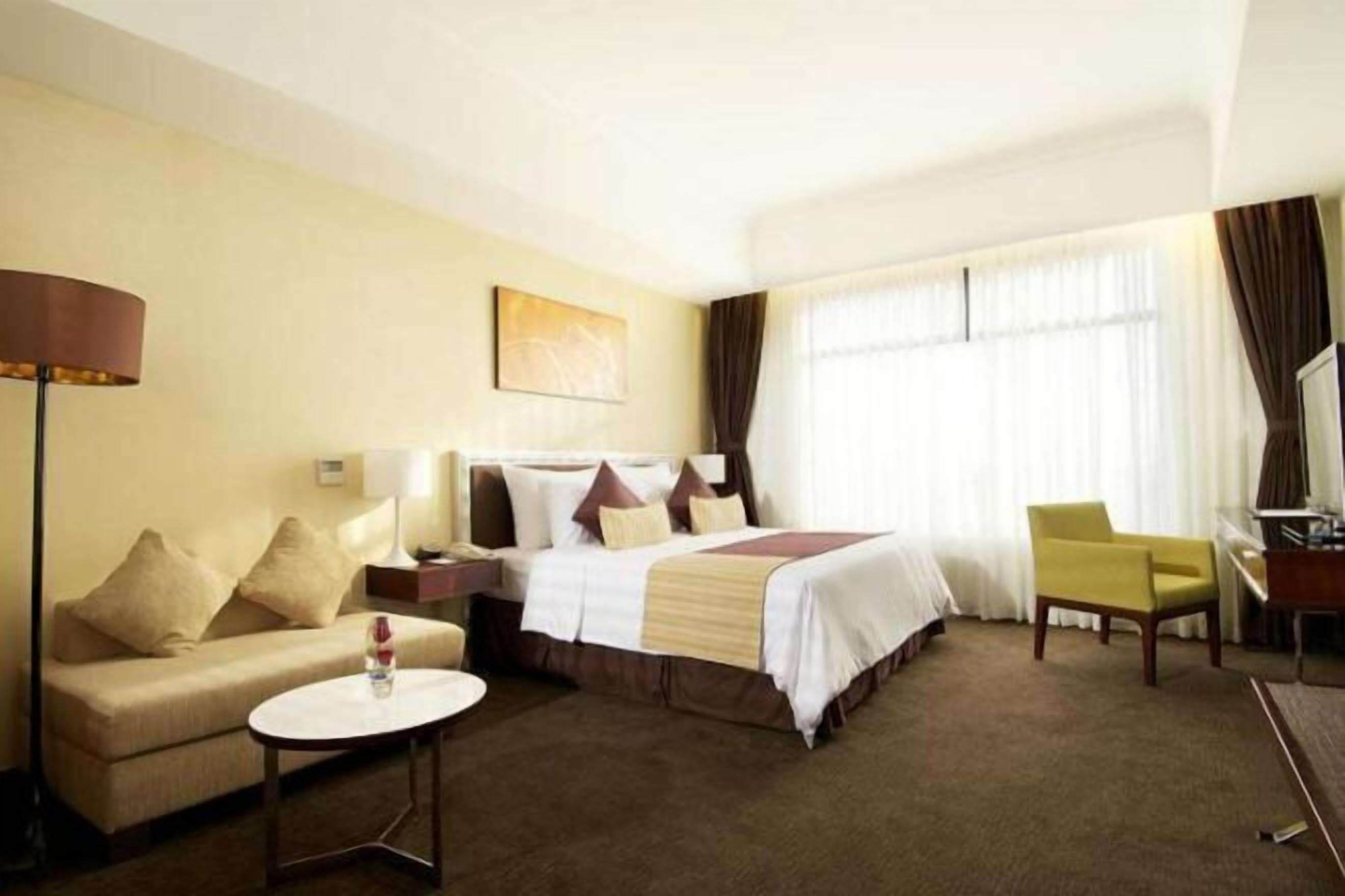 Premium bedding, minibar, in-room safe, desk