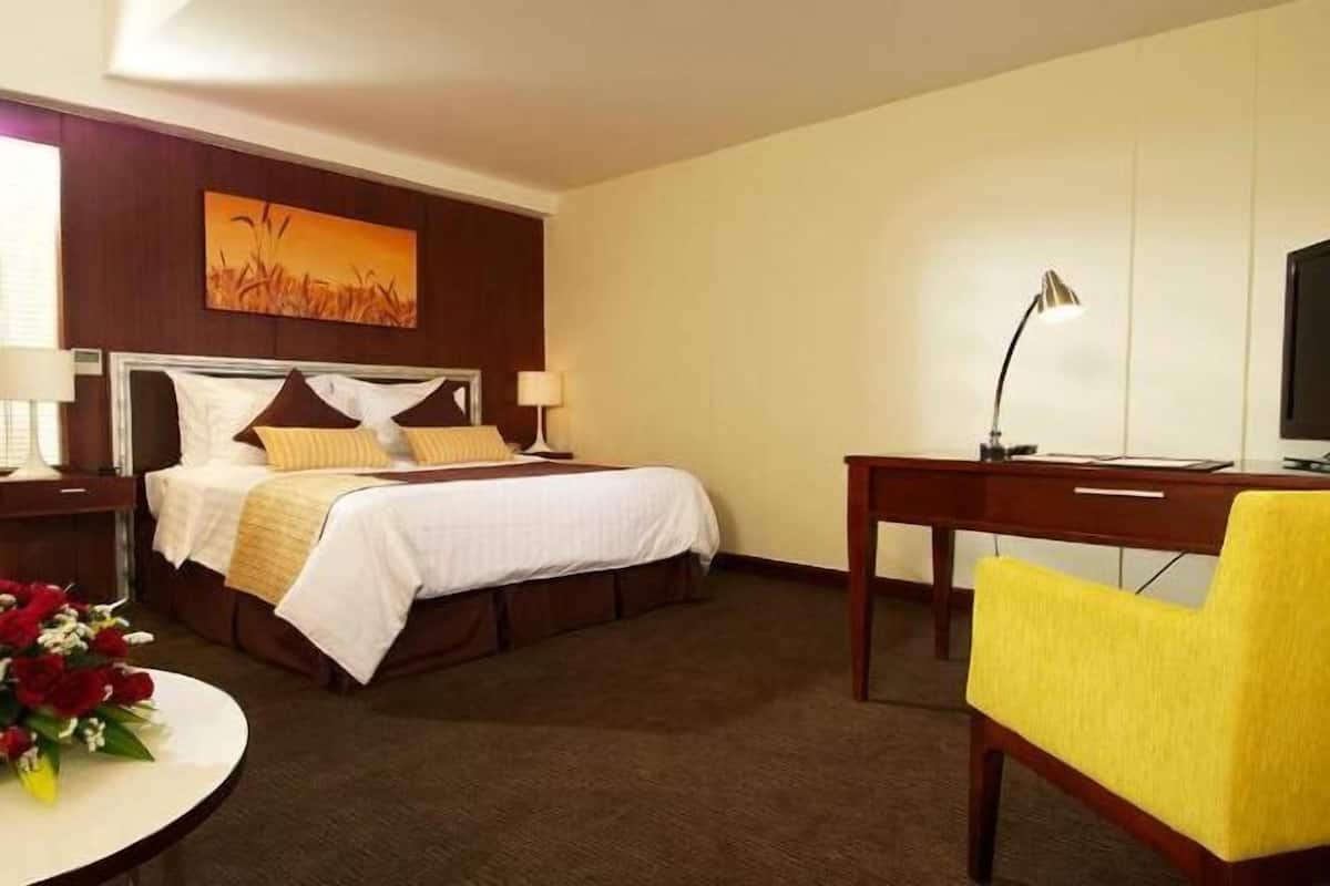 Hochwertige Bettwaren, Minibar, Zimmersafe, Schreibtisch