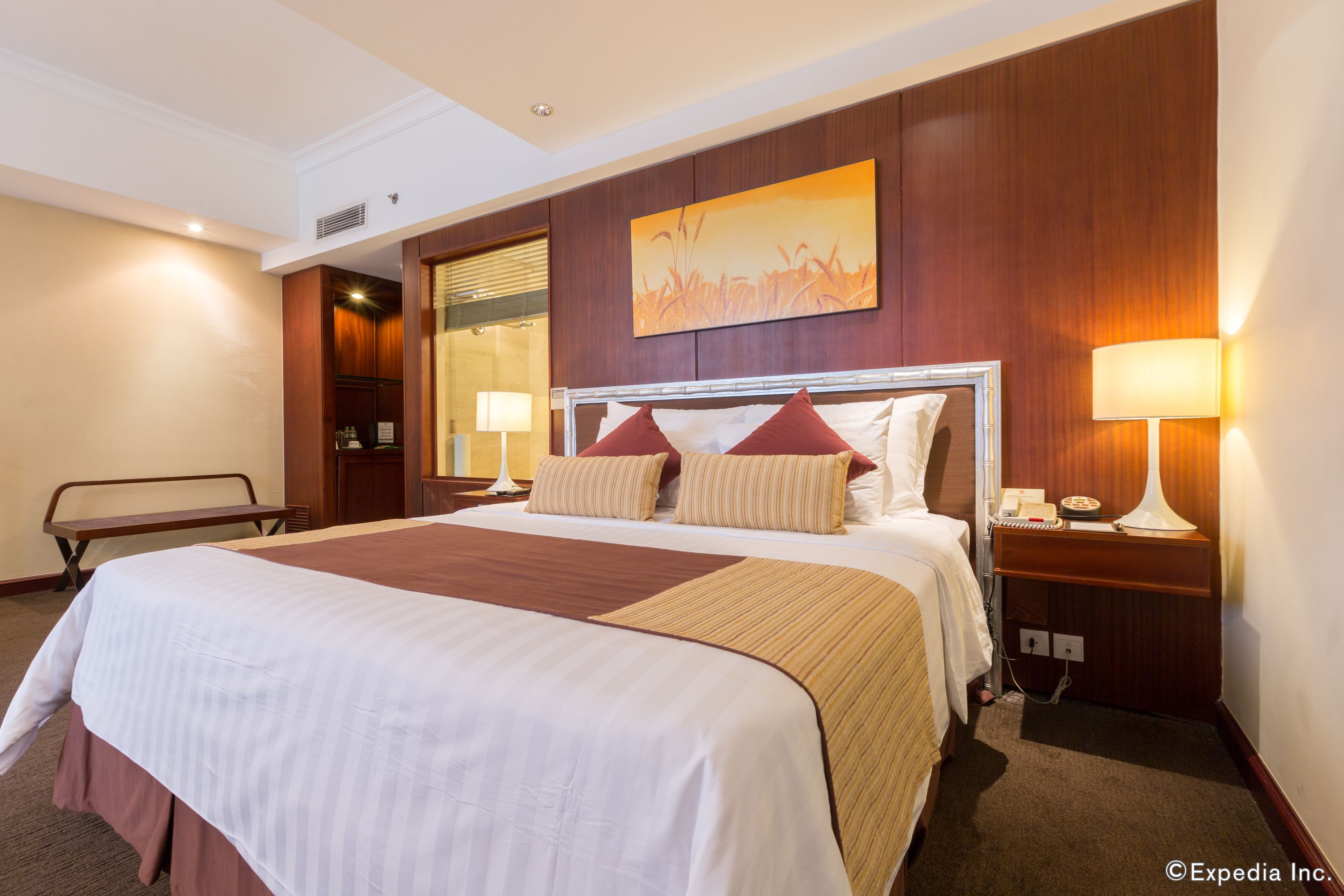 junior suite | premium bedding, minibar, in-room safe, desk