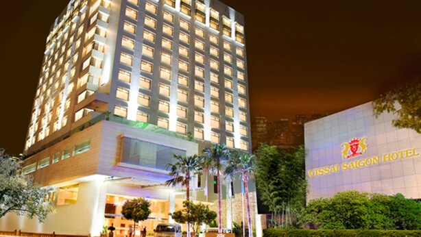 Bagian depan properti - sore/malam