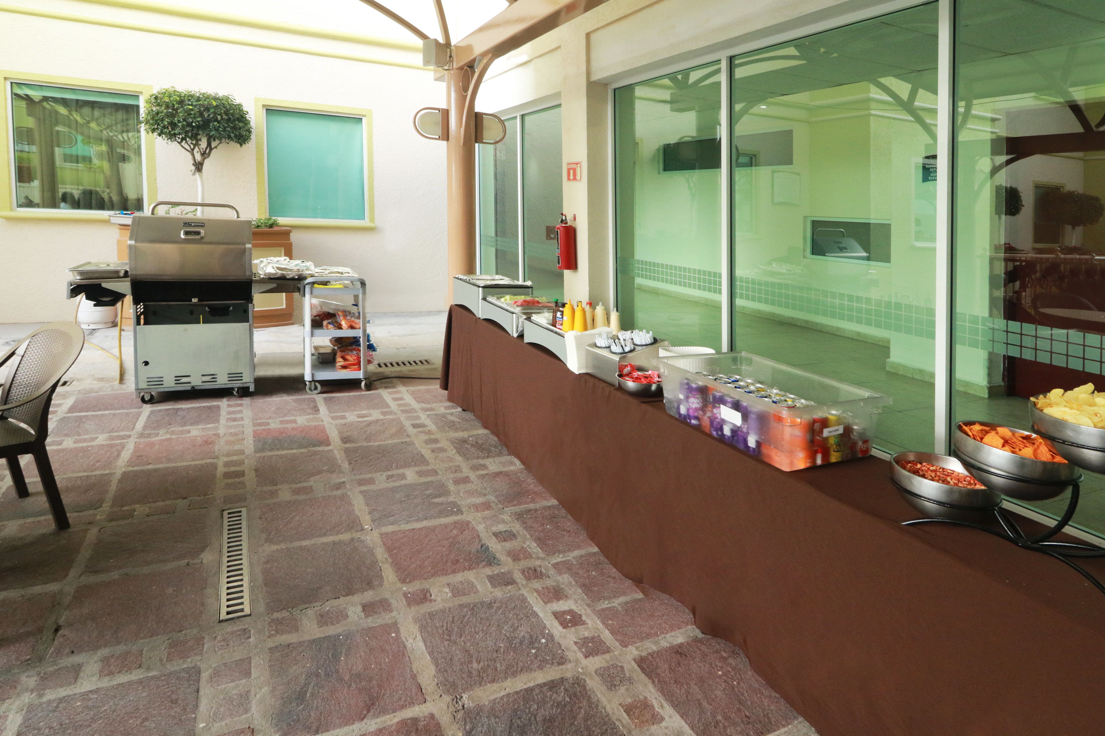 free buffet breakfast