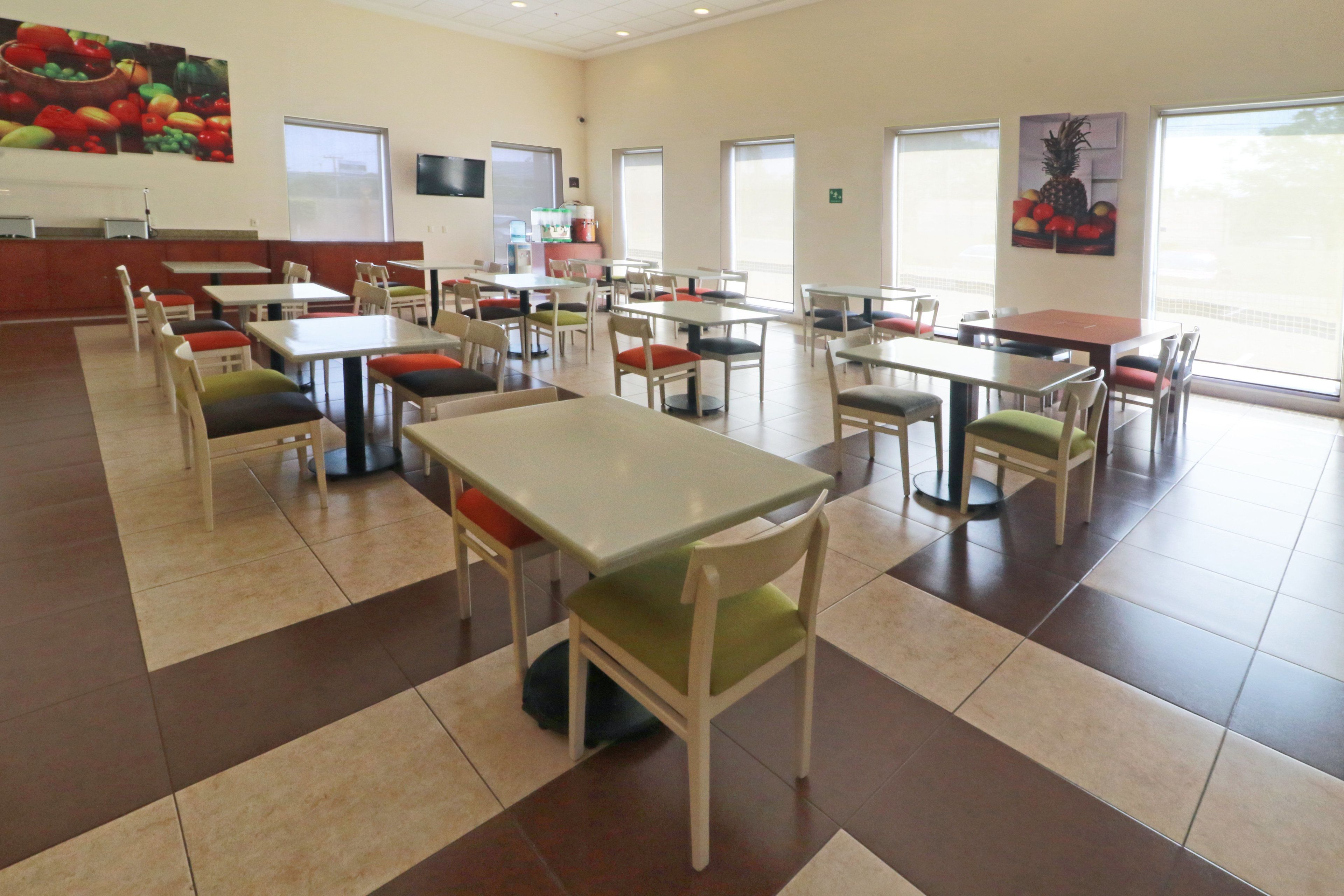 free buffet breakfast