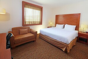 Sengetøy av topp kvalitet, safe på rommet og skrivebord