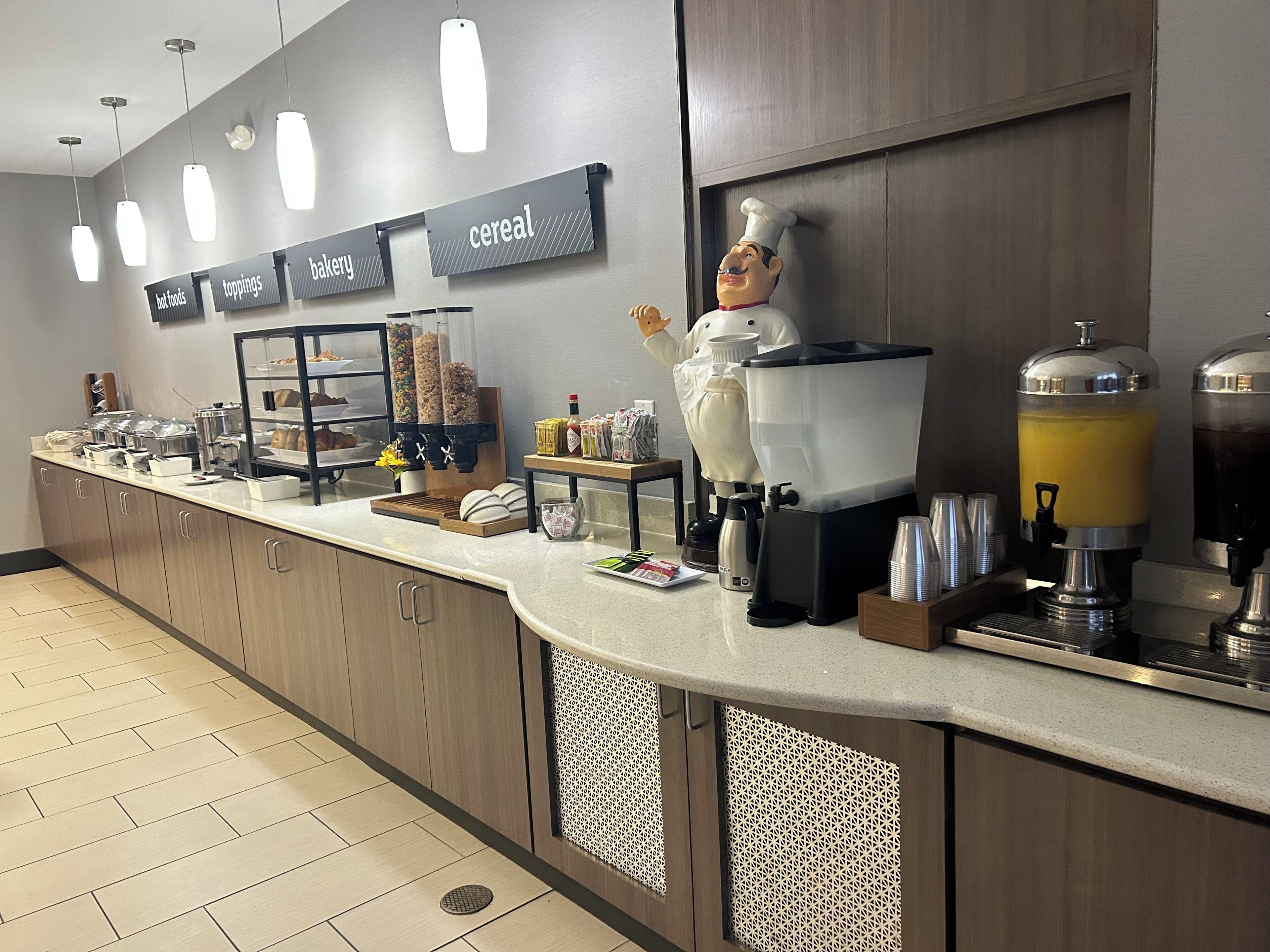 breakfast and dinner served, american cuisine