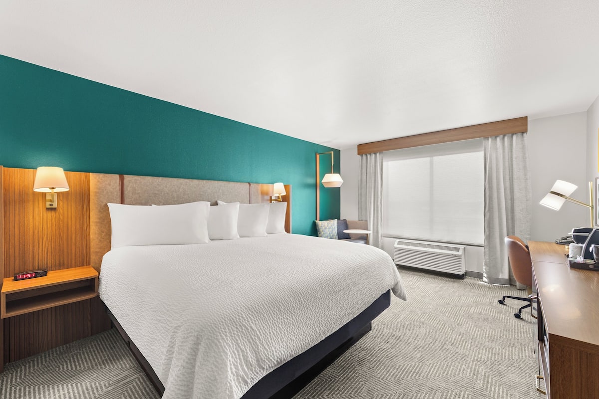 1 bedroom, down duvets, in-room safe, desk