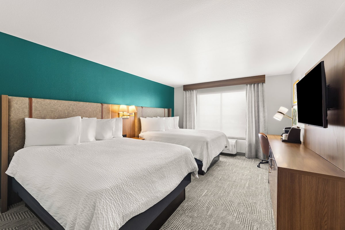 1 bedroom, down duvets, in-room safe, desk