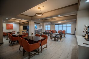 Buffet déjeuner gratuit tous les jours