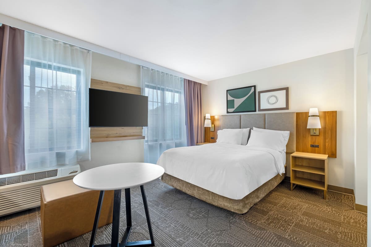 Studio Suite, 1 King Bed, Kitchen | In-room safe, desk, iron/ironing board, cribs (free)
