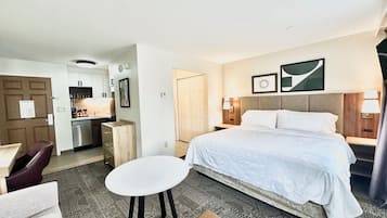 Studio Suite, 1 King Bed, Kitchen | Bathroom | Combined shower/bathtub, hair dryer, towels